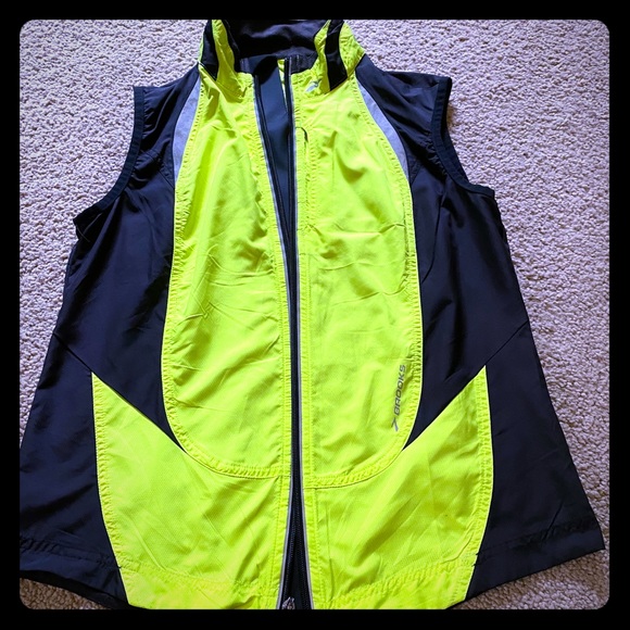 cheap brooks running vest